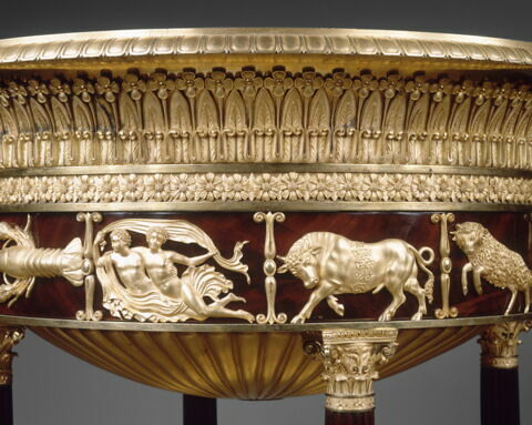 Jardinière à décor de sphinges et signes du zodiaque, image 9/13