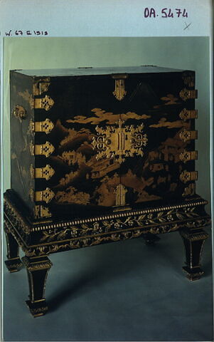 Cabinet en laque du Japon, d'une paire (avec le OA 5473)