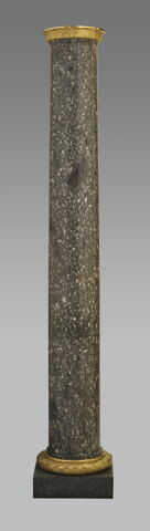 Colonne de granit gris, montée en bronze doré, image 2/2