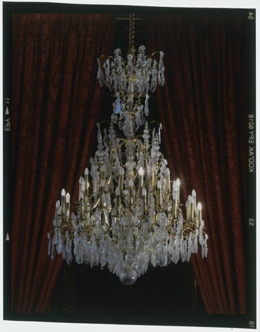 Lustre à 48 lumières