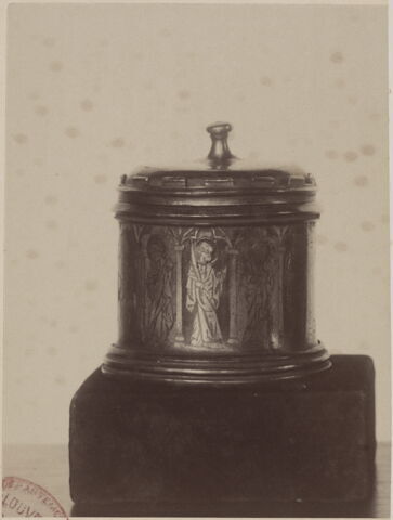 Pyxide : collège apostolique (à l'intérieur : Jugement dernier) ; sur le couvercle : grotesques, image 9/9