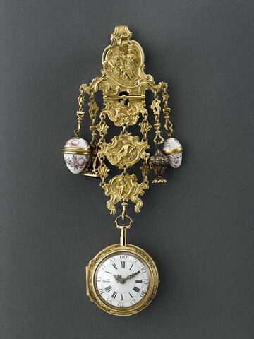 Montre ronde assortie d'une châtelaine