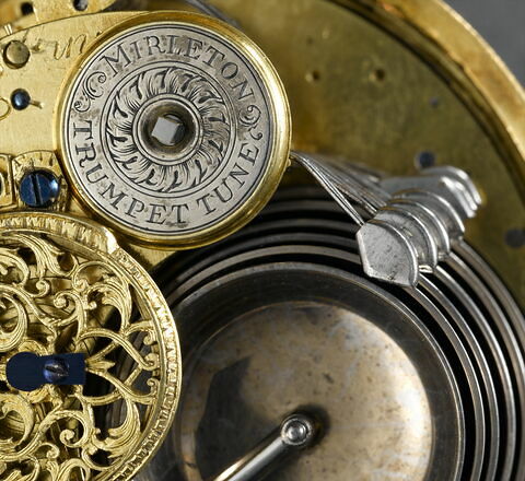 Montre ronde assortie d'une châtelaine, image 3/16