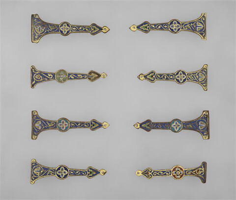 Onze médaillons et huit pentures d'un coffret, image 2/6