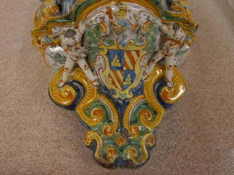 Bénitier d'applique : armoiries, image 5/5