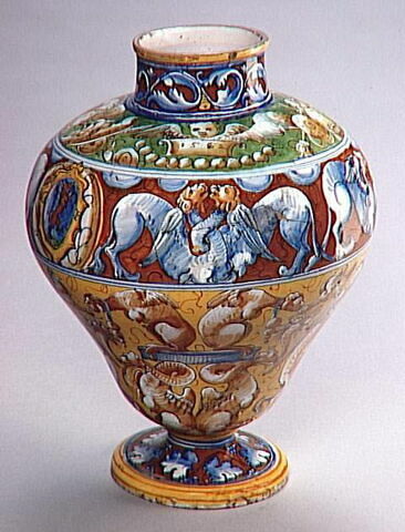 Grand vase de forme ovoïde : armoiries (?)