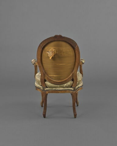 Fauteuil à médaillon d'une série de 4, image 2/4