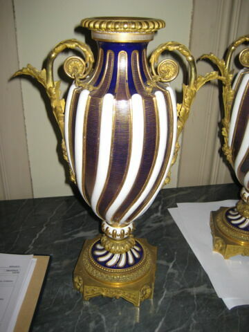 Paire de vases d'ornement, image 3/3