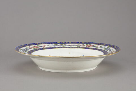 Assiette creuse, d'une série de douze (R 700 à 711), image 3/4