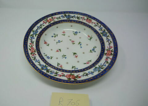 Assiette creuse, d'une série de douze (R 700 à 711), image 2/4