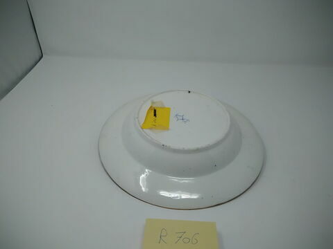 Assiette creuse, d'une série de douze (R 700 à 711), image 3/4
