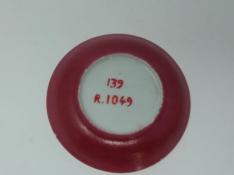 Tasse et soucoupe d'une série de douze tasses et soucoupes (R 1041 à 1052), image 4/4