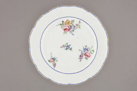 Assiette "à osier", d'un ensemble de soixante-huit (TH 951 à 1018), d'un service (TH 809 à 1066)