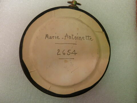 Découpure : Marie-Antoinette, image 2/2