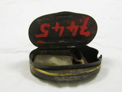 Briquet de forme ovale, image 3/3
