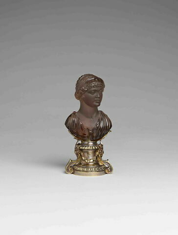 Buste de femme, image 2/2