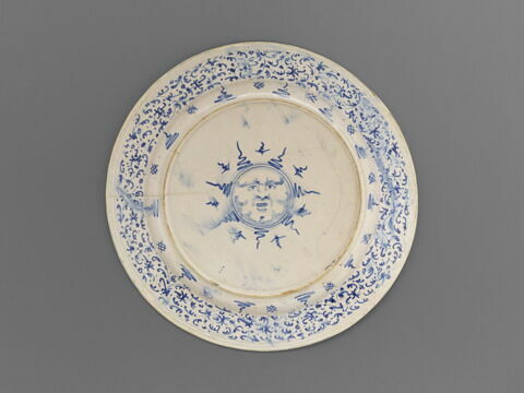 Plat rond : saint Georges terrassant le dragon, image 2/3