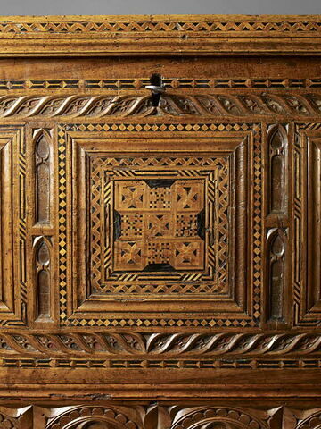 Coffre à décor de marqueterie, image 8/15