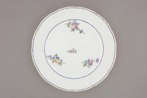 Assiette "à osier", d'un ensemble de soixante-huit (TH 951 à 1018), d'un service (TH 809 à 1066)
