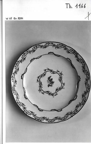 Assiette du service du Gobelet du Roi à 