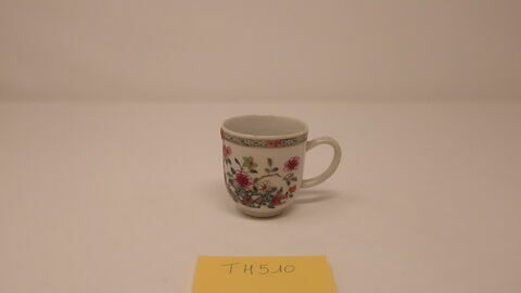 Tasse haute à anse, d'un ensemble de trois (TH 508 à 510), image 3/11