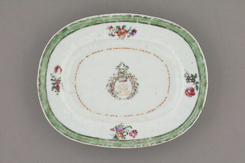 Petit plat ovale, d'un ensemble de quatre (TH 544 à 547)
