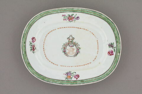 Petit plat ovale, d'un ensemble de quatre (TH 544 à 547)