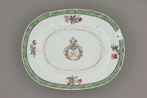 Petit plat ovale, d'un ensemble de quatre (TH 544 à 547)