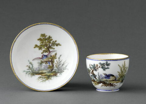 Tasse et sa soucoupe, d'un cabaret (TH 1228 à 1230), image 4/5