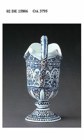 Aiguière-casque à décor de lambrequins, image 6/8