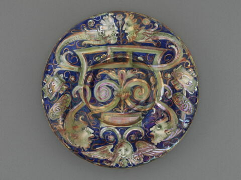 Assiette à décor de grotesques
