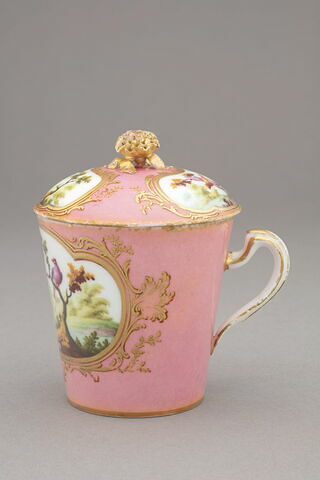 Gobelet à la Reine (ou trembleuse) et soucoupe, image 4/26