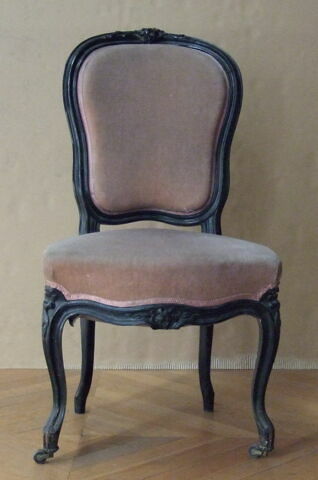 Chaise d'un ensemble de 38