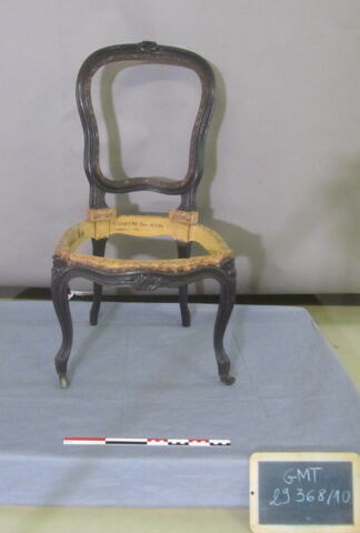 Chaise d'un ensemble de 38