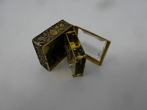Montre carrée, image 2/5