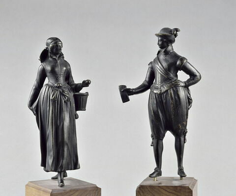 Statuette : jeune femme avec un panier, image 5/5