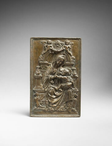 Plaquette : la Vierge assise sur un trône allaitant l'enfant Jésus