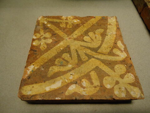 Carreau de pavement bicolore, d'un ensemble de quatre (OA 10218 26 à 28 bis)
