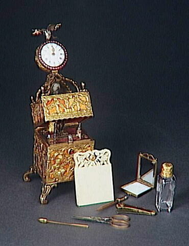 Nécessaire surmonté d'un portrait d'homme en miniature, d'une montre et d'un oiseau