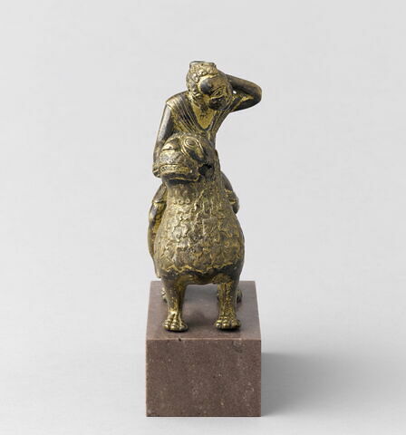 Pied de chandelier : personnage chevauchant un lion, image 5/6