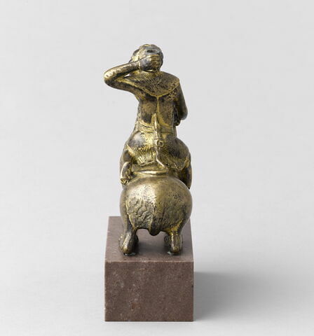 Pied de chandelier : personnage chevauchant un lion, image 6/6