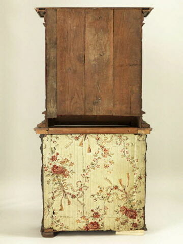 Armoire à deux corps vitrée dans sa partie supérieure, image 2/8