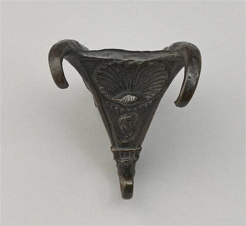 Fragment de lampe de forme trapézoïdale, image 2/4