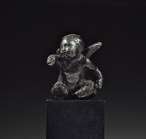 Statuette : petit amour assis