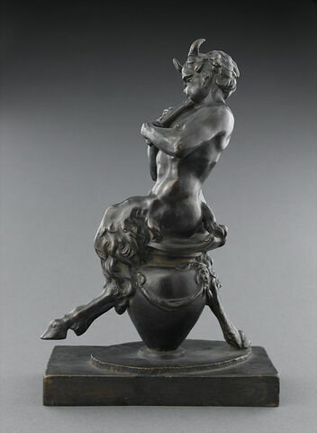 Statuette : satyre jouant de la flûte, image 2/4