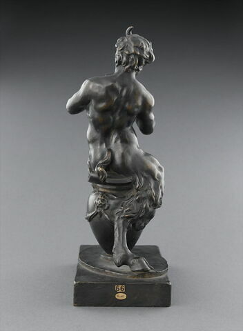 Statuette : satyre jouant de la flûte, image 3/4