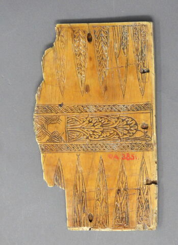 Diptyque ou plaque de reliure : deux apôtres entourant un médaillon du Christ, voir OA 3223. Jeu de tric-trac au revers, image 2/5