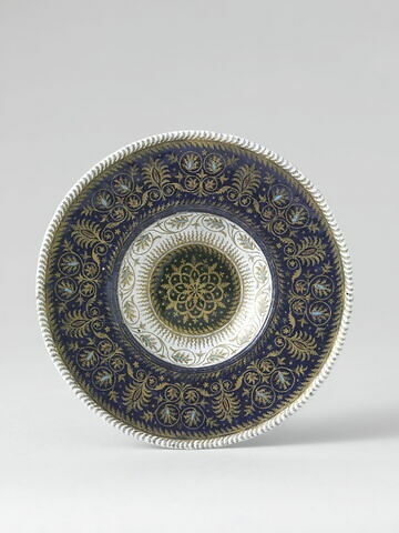 Assiette à bassin profond et aile horizontale