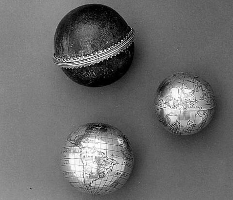 Globes terrestres et célestes de poche, image 2/3