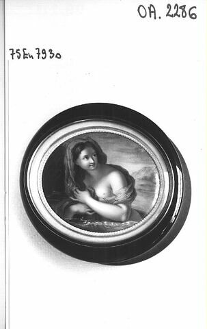 Bonbonnière ornée d'une nymphe, image 2/2